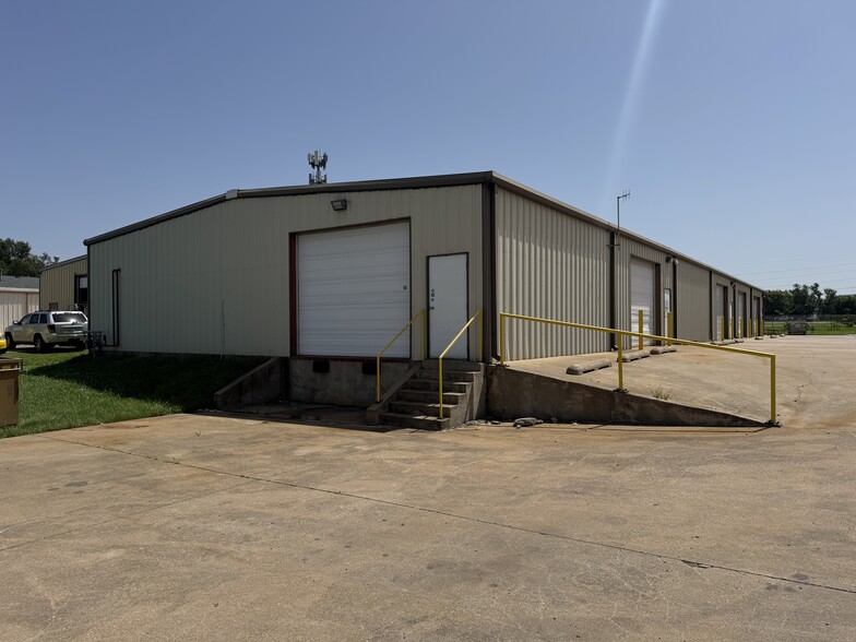 102 S 111th Ave, Tulsa, OK for sale - Building Photo - Image 3 of 20