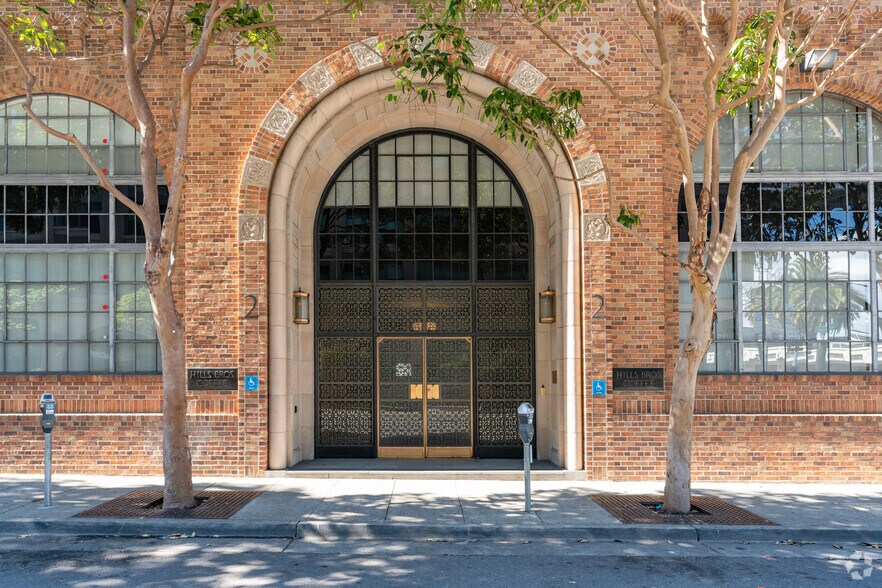 2 Harrison St, San Francisco, CA à louer - Photo du bâtiment - Image 3 de 5
