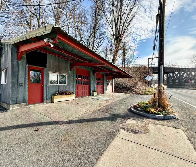 435 Deerfield St, Greenfield, MA for sale - Building Photo - Image 2 of 22