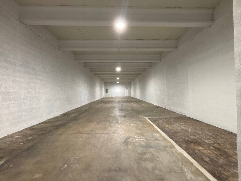 215-231 W 23rd St, Hialeah, FL for lease - Interior Photo - Image 3 of 6