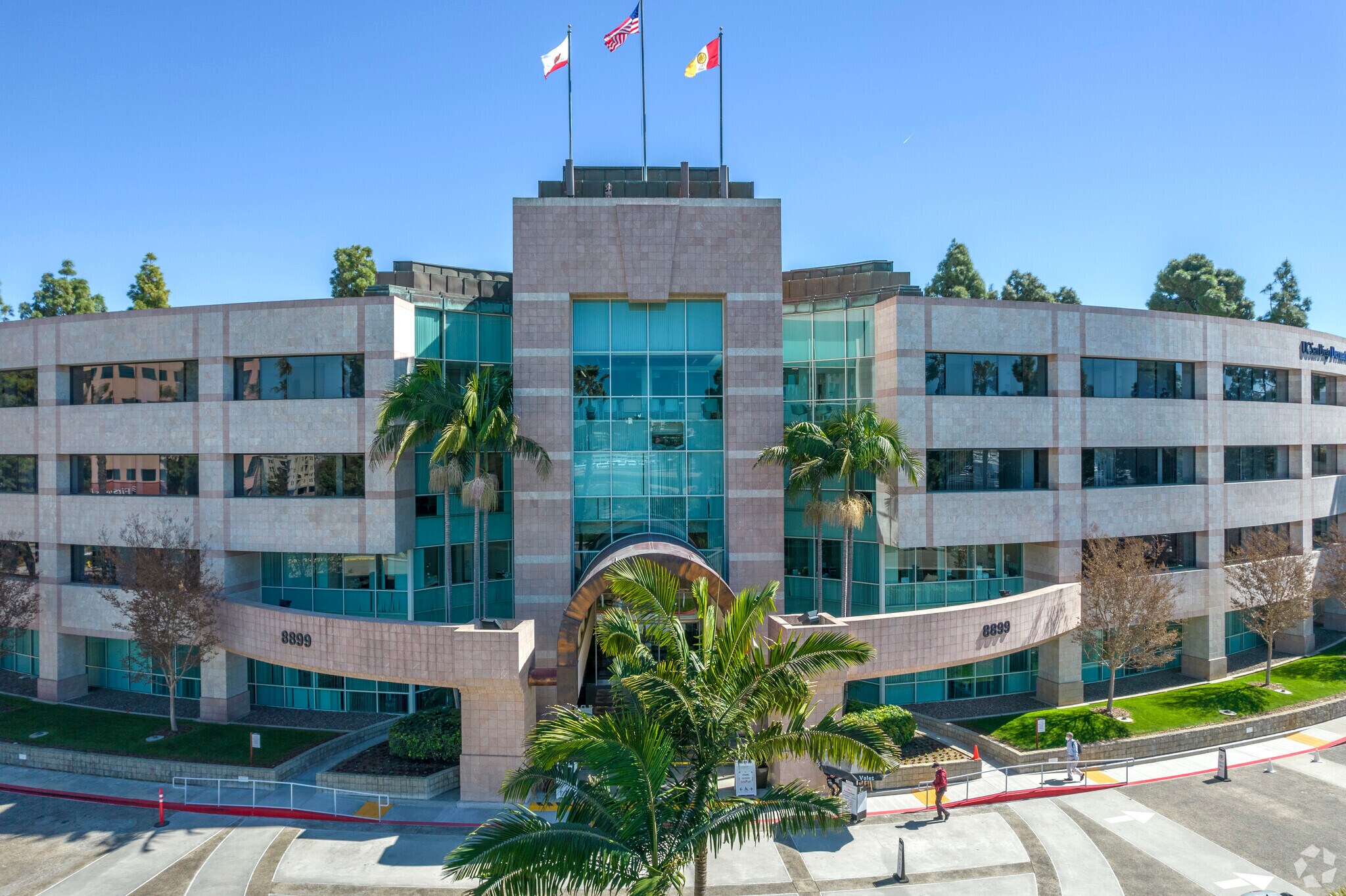 8899 University Center Ln, San Diego, CA à louer Photo du bâtiment- Image 1 de 8