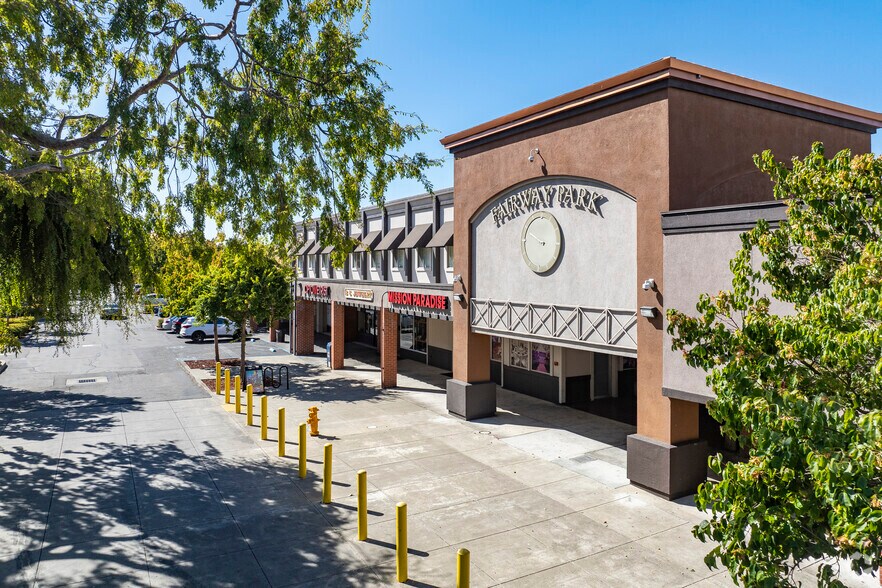31123 Mission Blvd, Hayward, CA à louer - Photo du bâtiment - Image 1 de 14