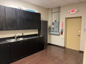 9522 Huffmeister Rd, Houston, TX for lease Interior Photo- Image 2 of 9