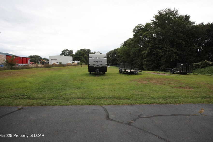 131 W 8th St, Wyoming, PA for lease - Building Photo - Image 3 of 5