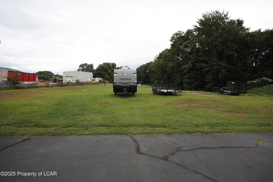 131 W 8th St, Wyoming, PA à louer - Photo du bâtiment - Image 3 de 5