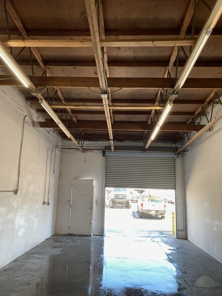 195 E Easy St, Simi Valley, CA for lease - Building Photo - Image 2 of 6