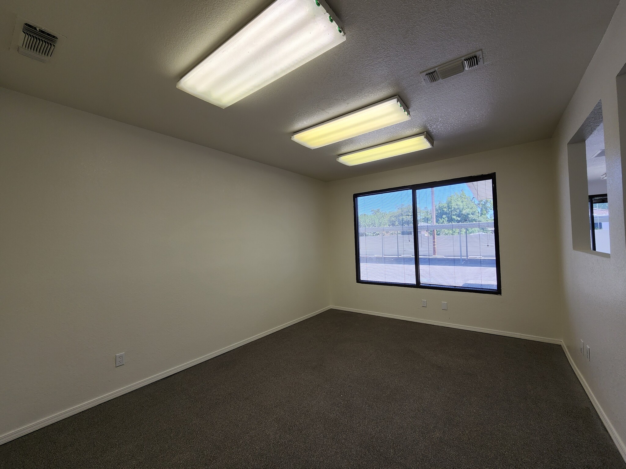 445 W Dakota Ave, Fresno, CA à vendre Photo intérieure- Image 1 de 6