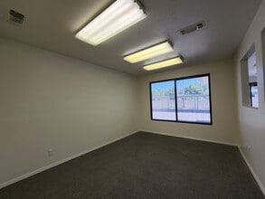 445 W Dakota Ave, Fresno, CA à vendre Photo intérieure- Image 1 de 6