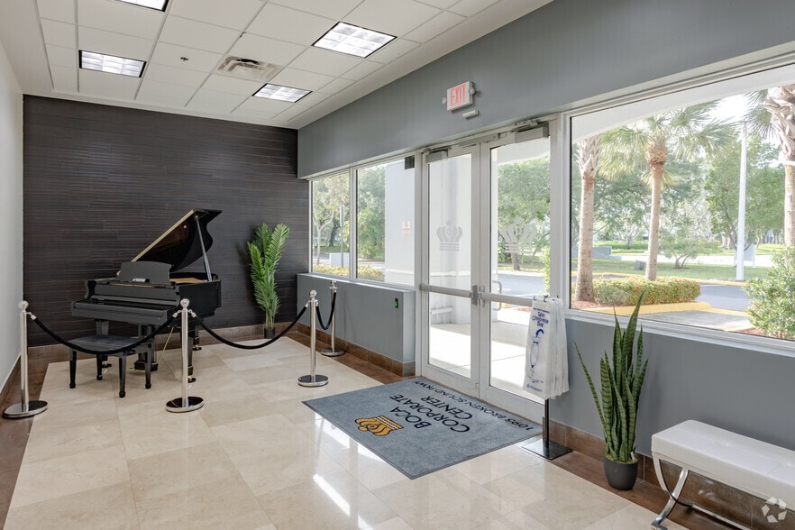 1095 Broken Sound Pky, Boca Raton, FL for lease - Lobby - Image 3 of 9