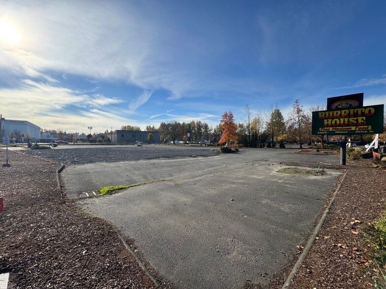 1220 N Hayden Meadows Dr, Portland, OR à louer - Photo du bâtiment - Image 3 de 4