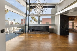 1410 Abbot Kinney Blvd, Venice, CA for lease Interior Photo- Image 2 of 5