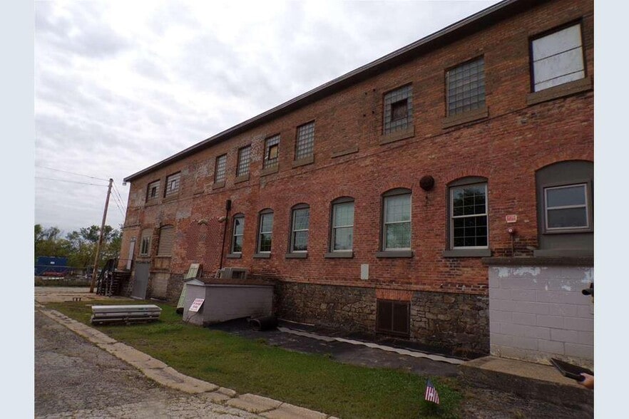 235 S Wisconsin St, Berlin, WI à vendre - Photo principale - Image 1 de 1