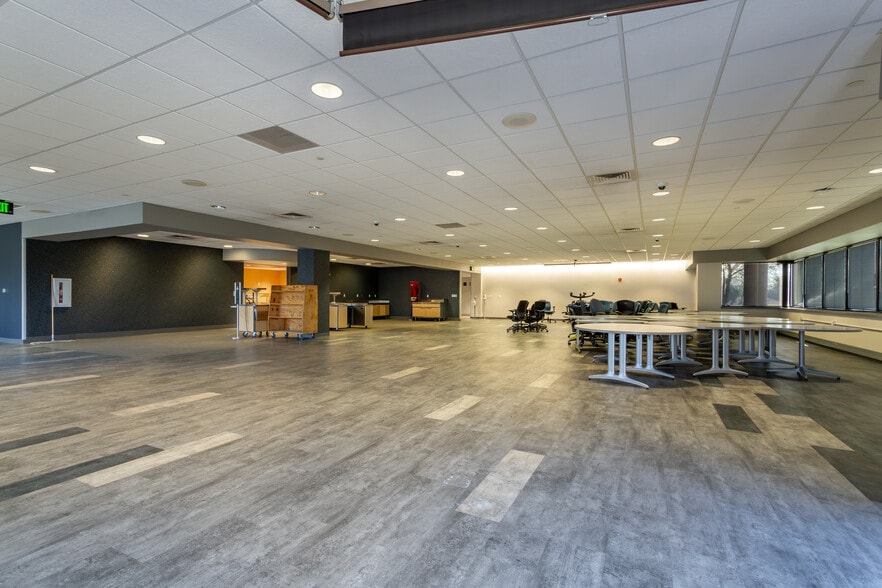 11000 W Lake Park Dr, Milwaukee, WI for sale - Building Photo - Image 3 of 19