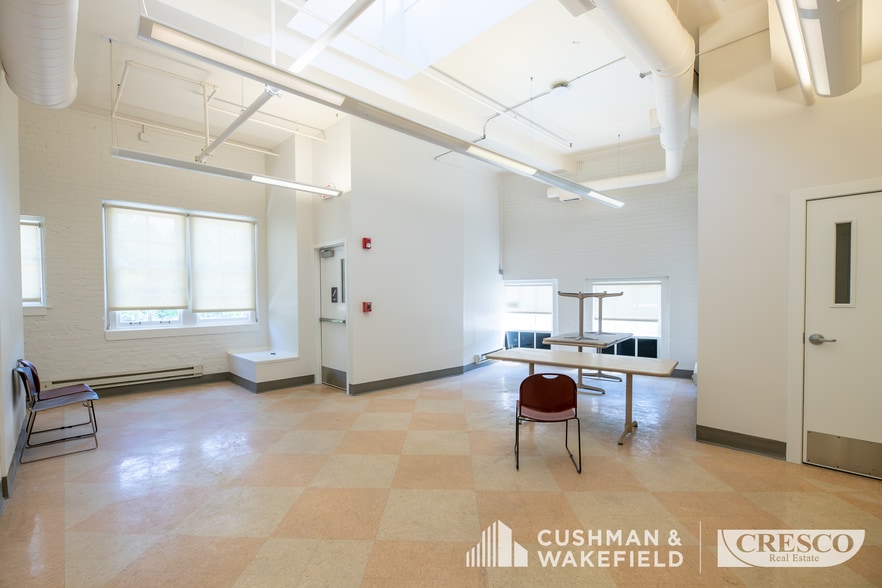 1515 W 29th St, Cleveland, OH for lease - Building Photo - Image 3 of 24