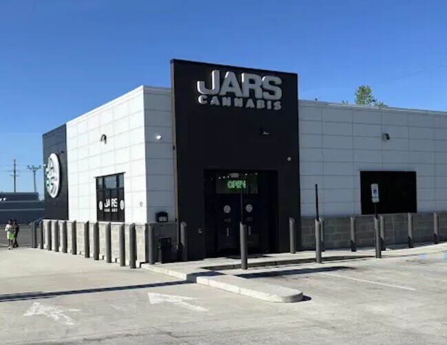 More details for 20731 Dequindre Rd, Hazel Park, MI - Retail for Sale