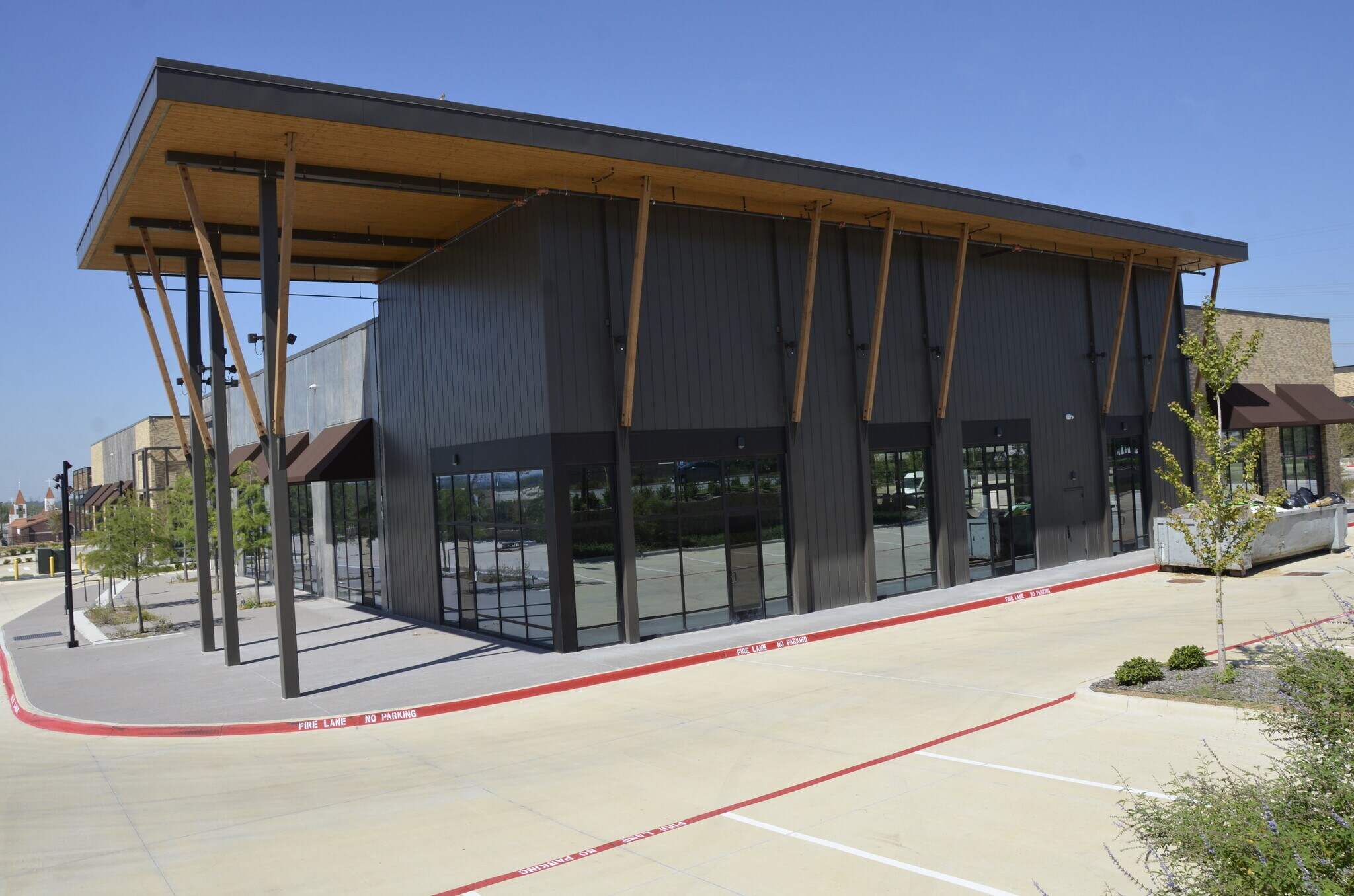 NWC Old Denton Rd & E Jackson Rd, Carrollton, TX à louer Photo du bâtiment- Image 1 de 11