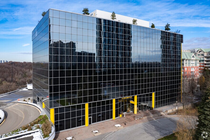 12 Concorde Pl, Toronto, ON à louer - Photo du bâtiment - Image 2 de 6