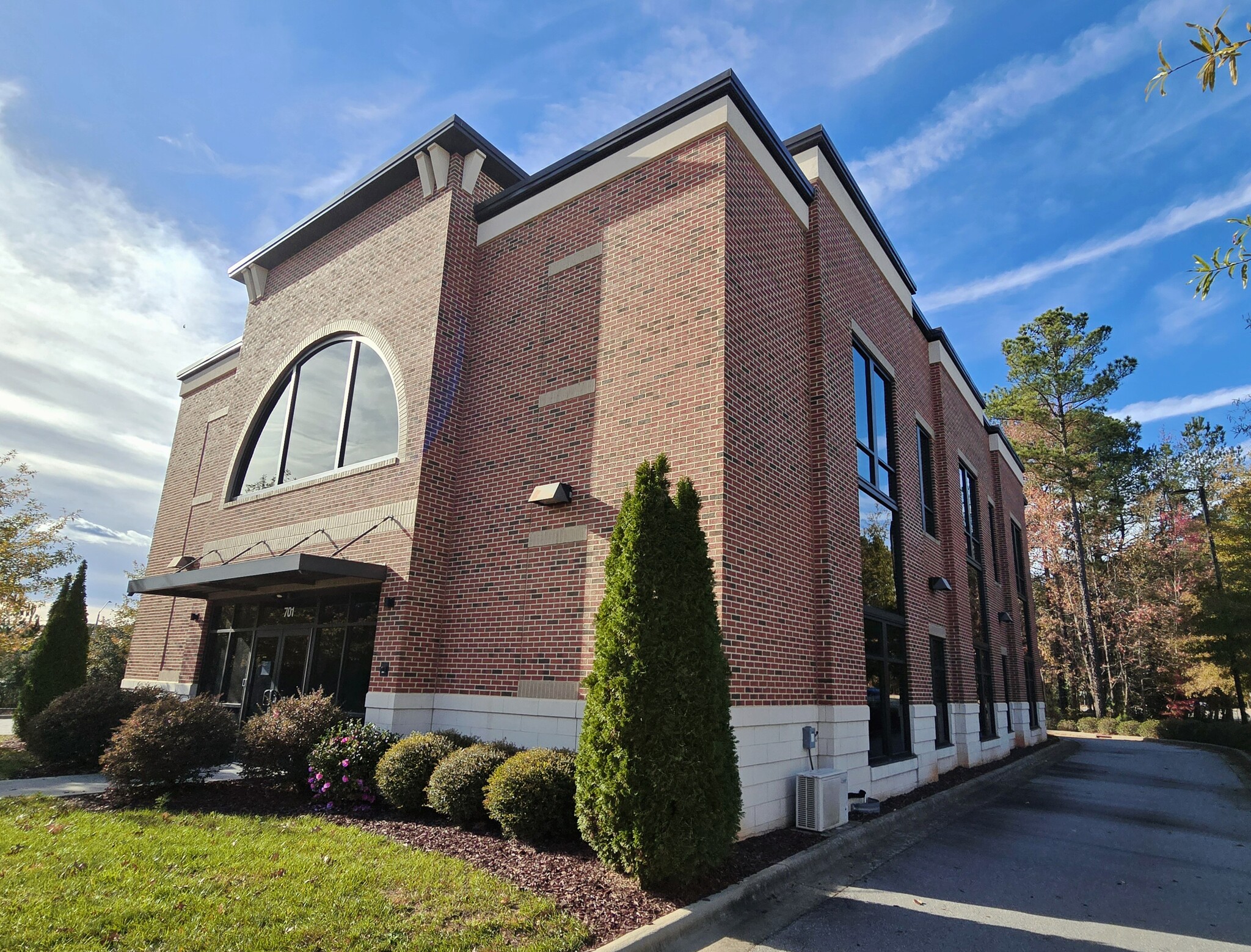 701 Mutual Ct, Raleigh, NC à louer Photo principale- Image 1 de 48