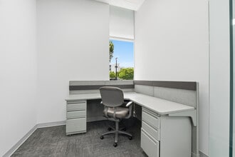 1300 S Dixie Hwy, Lantana, FL for lease Interior Photo- Image 2 of 4