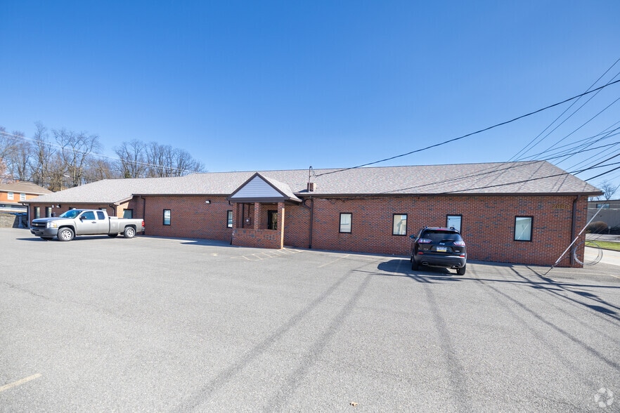 2884 Industrial Blvd, Bethel Park, PA for lease - Primary Photo - Image 1 of 19