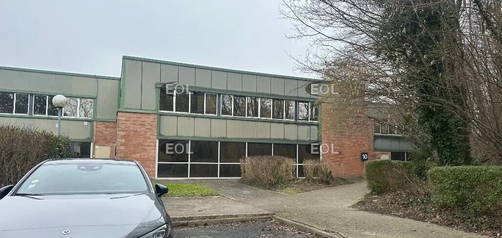 Flex in Saint-Thibault-des-Vignes for lease Building Photo- Image 1 of 4