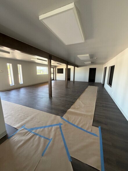 10934 E 55th Pl, Tulsa, OK à louer - Photo du bâtiment - Image 3 de 26