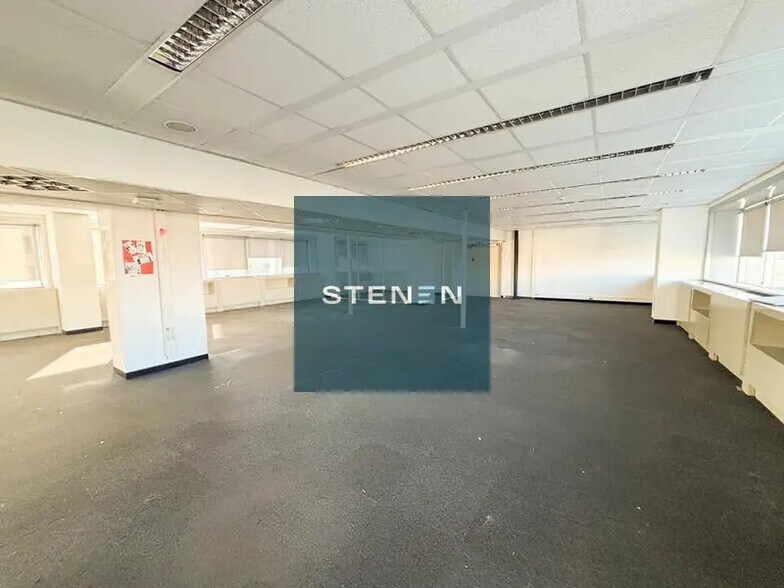 Office in Marseille for lease - Interior Photo - Image 2 of 7