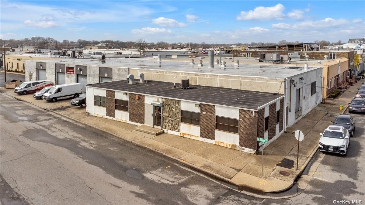 55 Saint Mary's Pl, Freeport, NY à louer Photo du bâtiment- Image 1 de 11