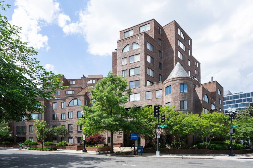 3 Washington Cir NW, Washington, DC à louer - Photo du bâtiment - Image 1 de 27