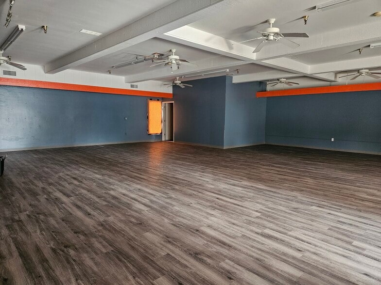 8390 Gratiot Rd, Saginaw, MI for sale - Building Photo - Image 3 of 9