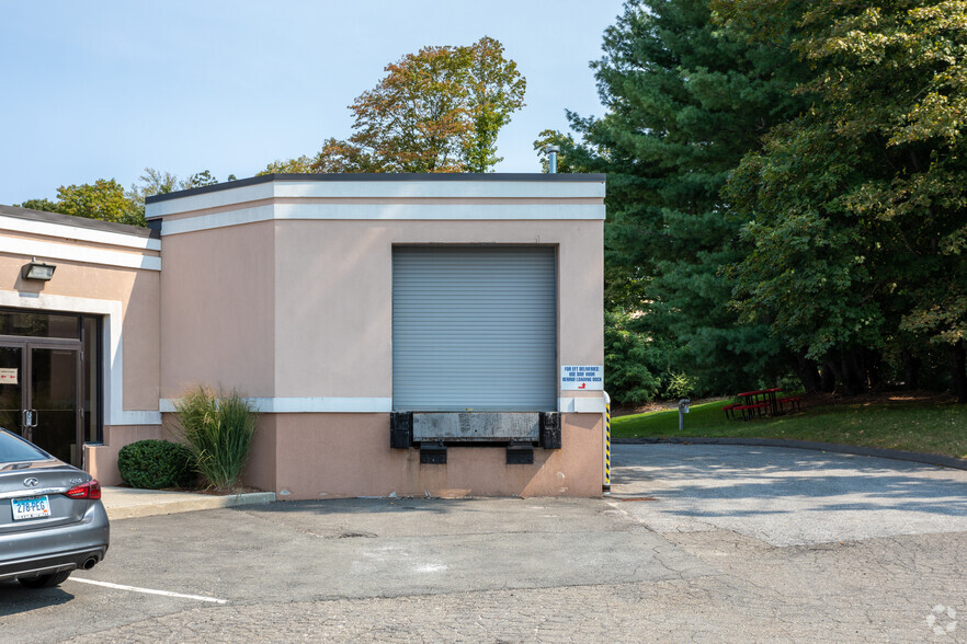 88 Long Hill Cross Rd, Shelton, CT for lease - Building Photo - Image 2 of 5