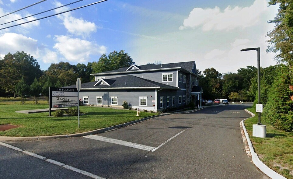 186 County Road 520, Morganville, NJ à louer - Photo du bâtiment - Image 2 de 2