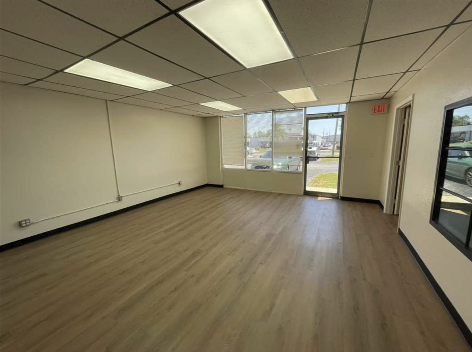 6240 39th St N, Pinellas Park, FL à louer Photo intérieure- Image 1 de 4