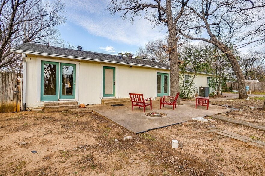 2418 Cales Dr, Arlington, TX à vendre - Photo du bâtiment - Image 2 de 46