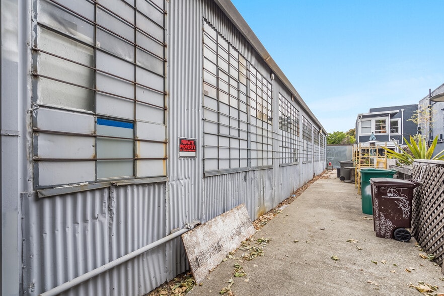 5526 San Pablo Ave, Oakland, CA for sale - Building Photo - Image 3 of 15