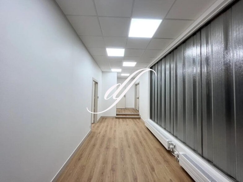 Office in Paris for sale - Interior Photo - Image 1 of 7