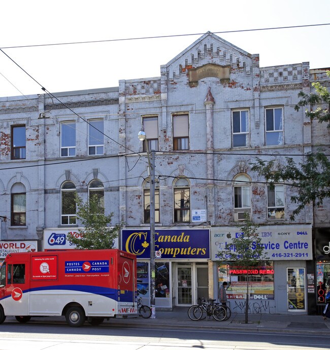 Plus de détails pour 285 College St, Toronto, ON - Commerce de détail à louer