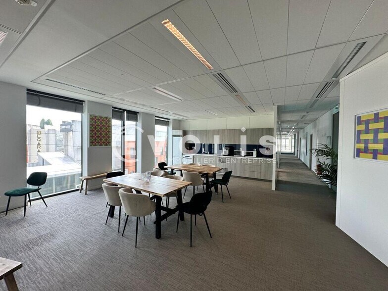 Office in Arcueil for lease - Interior Photo - Image 3 of 24