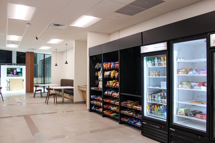 8131 Lyndon B Johnson Fwy, Dallas, TX for lease - Interior Photo - Image 2 of 25