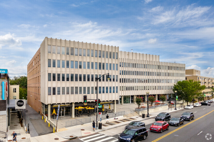 2233 Wisconsin Ave NW, Washington, DC à louer - Photo du bâtiment - Image 1 de 6