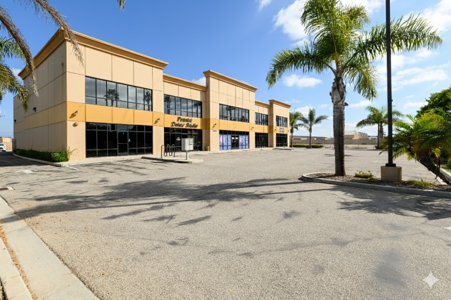 2425 W 5th St, Oxnard, CA for lease - Building Photo - Image 2 of 6