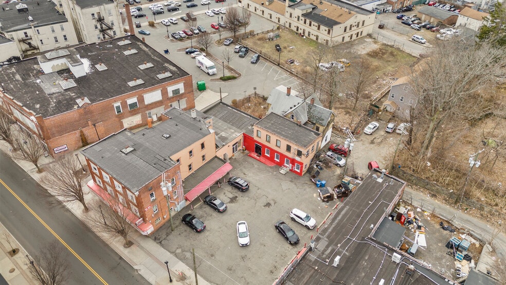 33 Willow St, Waterbury, CT for sale - Building Photo - Image 3 of 12