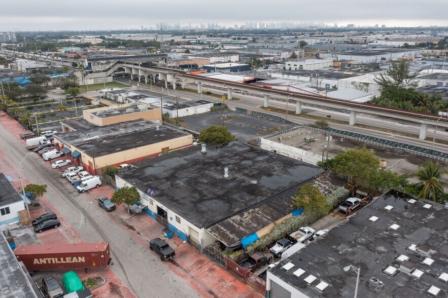 1040 E 26th St, Hialeah, FL à vendre - Photo du bâtiment - Image 3 de 41