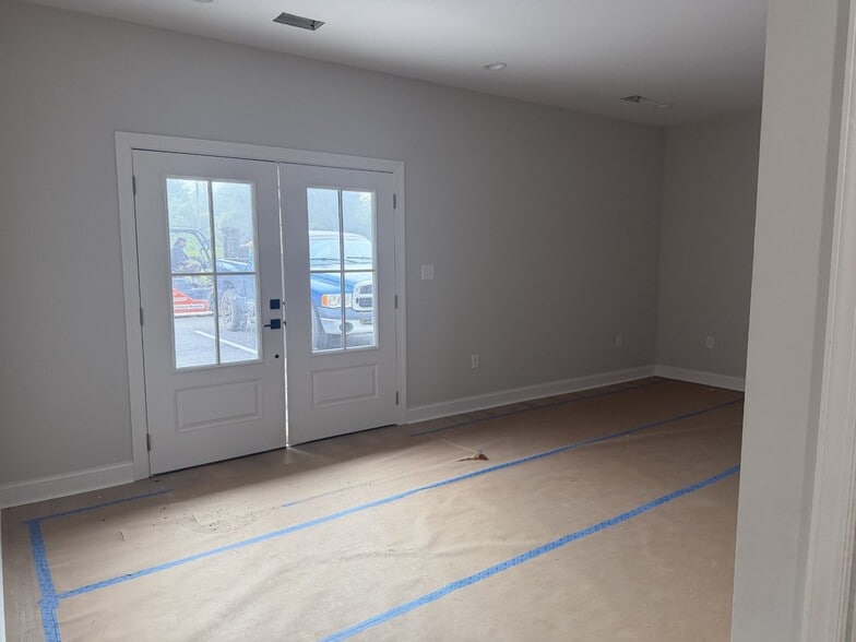 3304 Hutchinson Ave, Adel, GA for lease - Lobby - Image 2 of 21