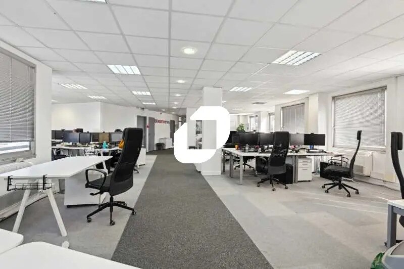 Office in Levallois-Perret for lease - Building Photo - Image 2 of 18