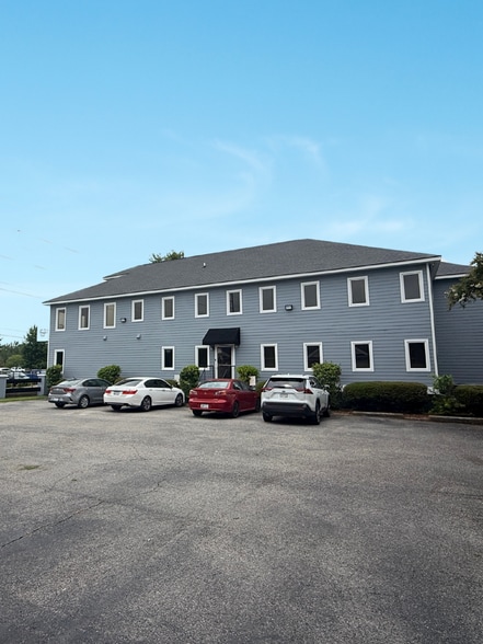 790 Johnnie Dodds Blvd, Mount Pleasant, SC for lease - Building Photo - Image 2 of 10