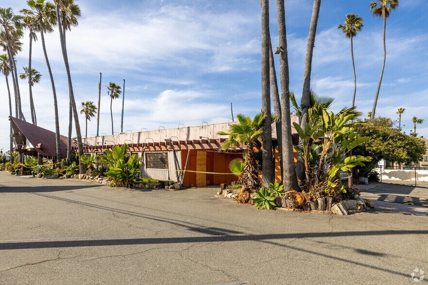 16278 Pacific Coast Hwy, Huntington Beach, CA à vendre - Photo du bâtiment - Image 3 de 3