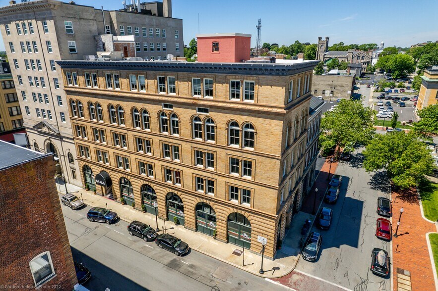 555 Pleasant St, New Bedford, MA à vendre - Photo du bâtiment - Image 3 de 56
