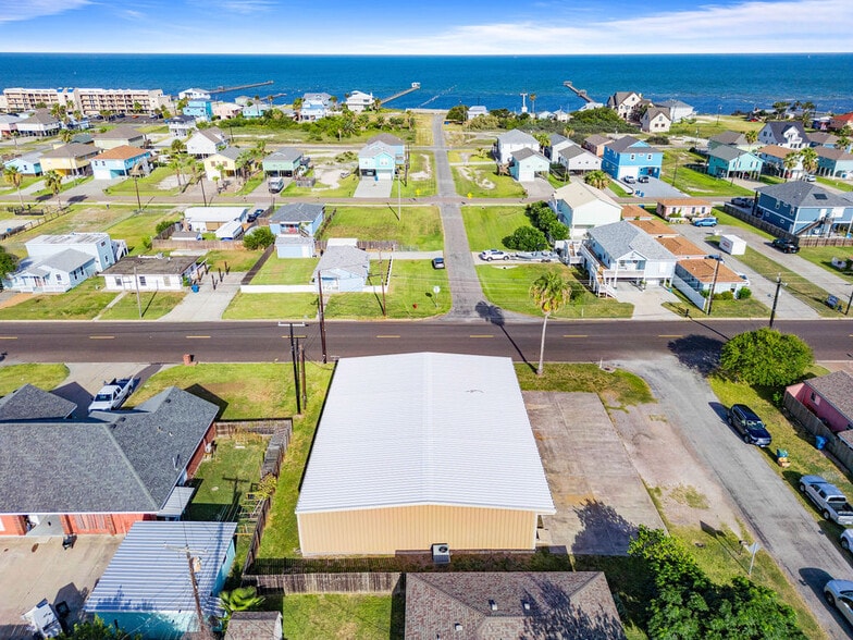 724 Rowan St, Rockport, TX à vendre - Photo du bâtiment - Image 3 de 22