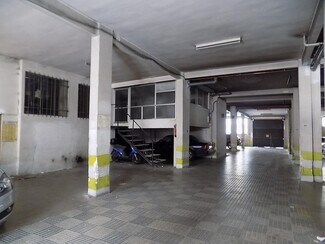 Plus de détails pour Multi-résidentiel à vendre